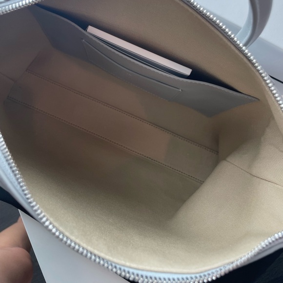 ❌SOLD❌ GIVENCHY small Soft ANTIGONA - Cloud Grey - Picture 13 of 16